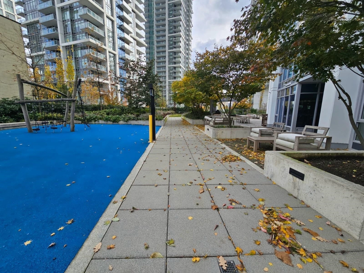 Guest Bathroom Photo of 1006 2288 Alpha Avenue, Burnaby, BC