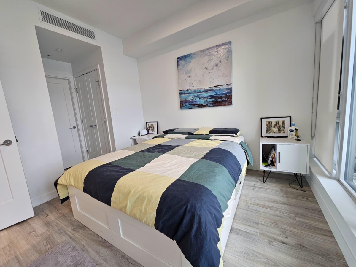 Kitchen Island Photo of 1006 2288 Alpha Avenue, Burnaby, BC