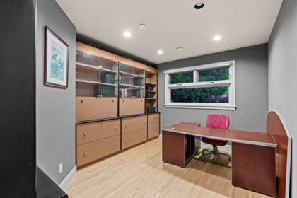 Hallway Photo of 1128 Crestline Road, West Vancouver, BC
