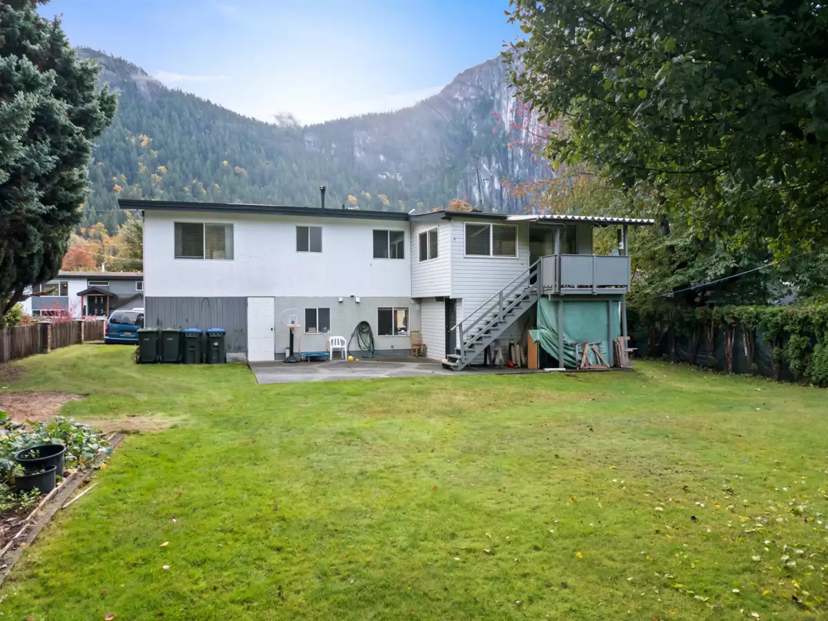 Garden / Landscaping Photo of 38143 Hemlock Avenue, Squamish, BC