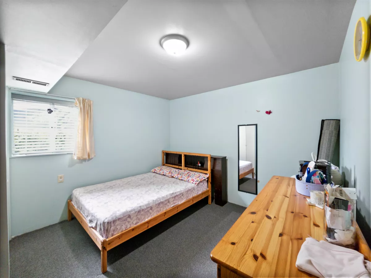 Guest Bathroom Photo of 38143 Hemlock Avenue, Squamish, BC