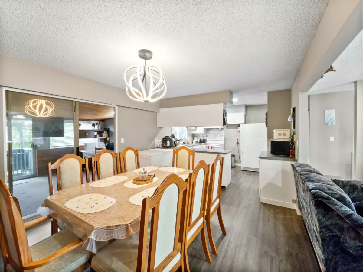 Kitchen Island Photo of 38143 Hemlock Avenue, Squamish, BC