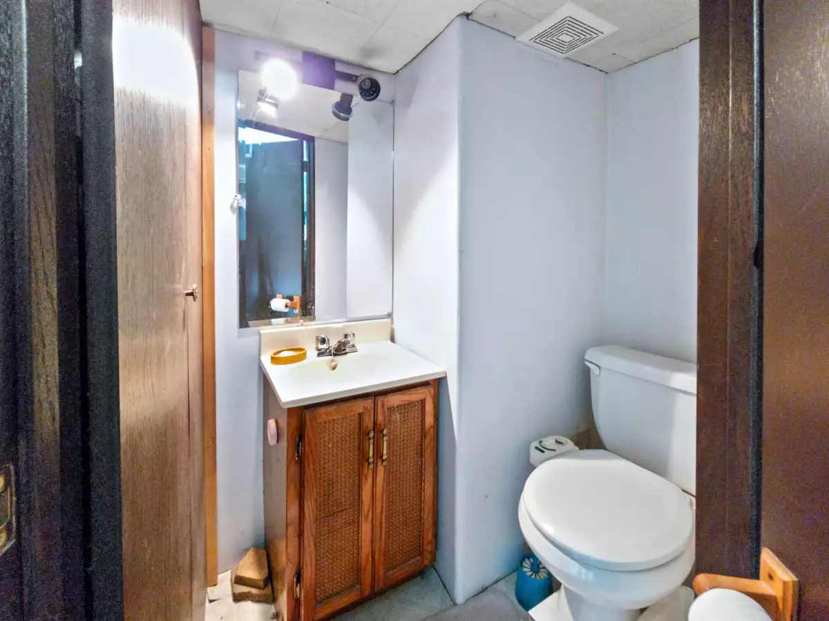 Laundry Room Photo of 38143 Hemlock Avenue, Squamish, BC