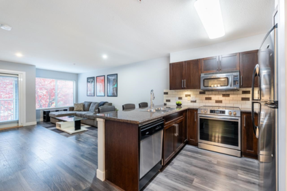 203 2468 Atkins Avenue, Port Coquitlam, BC, Port Coquitlam — Apartment/Condo for sale
