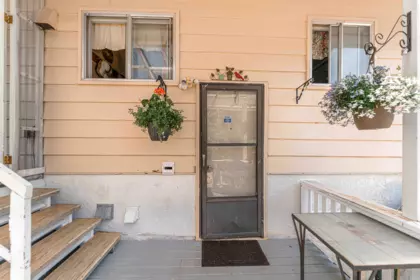 Laundry Room Photo of 33460 Conway Place, Abbotsford, BC