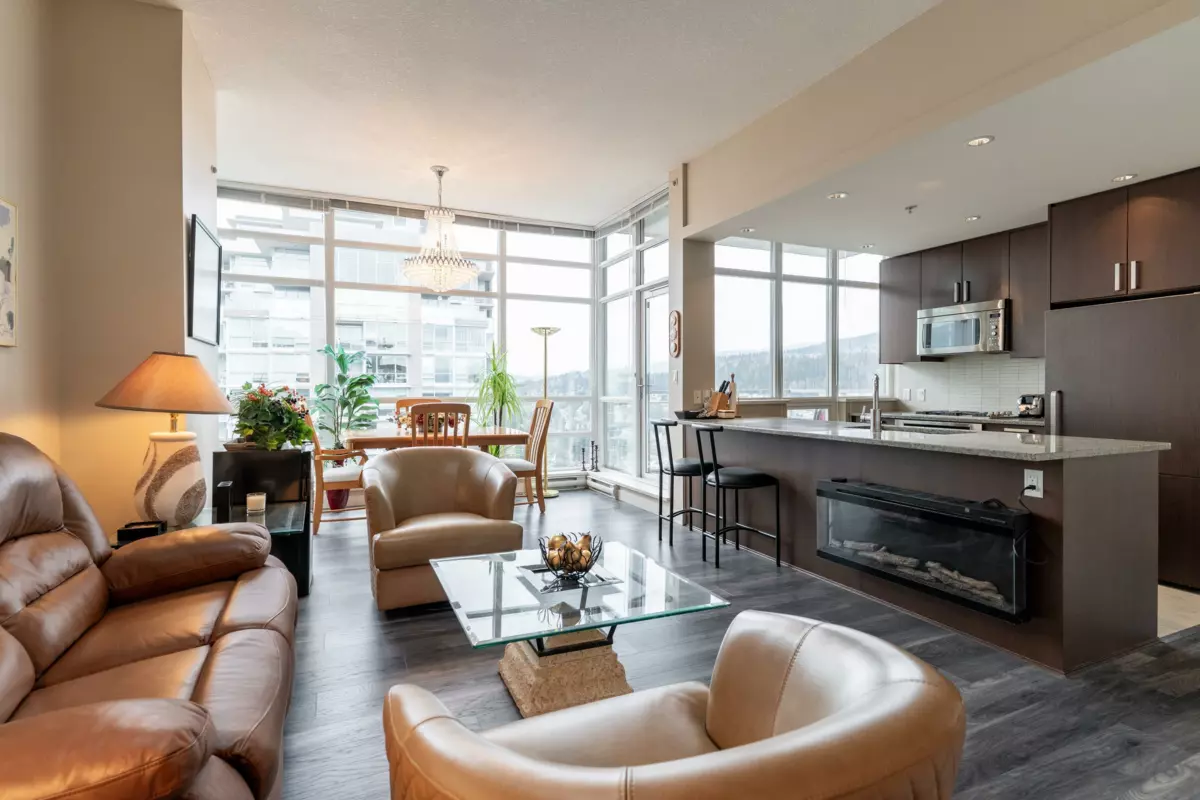 Breakfast Nook Photo of 3202 2978 Glen Drive, Coquitlam, BC