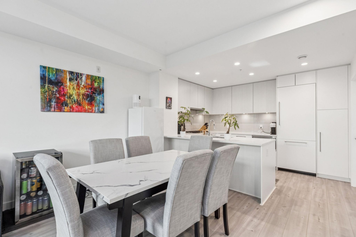 Kitchen Island Photo of 266 2035 Glenaire Drive, North Vancouver, BC