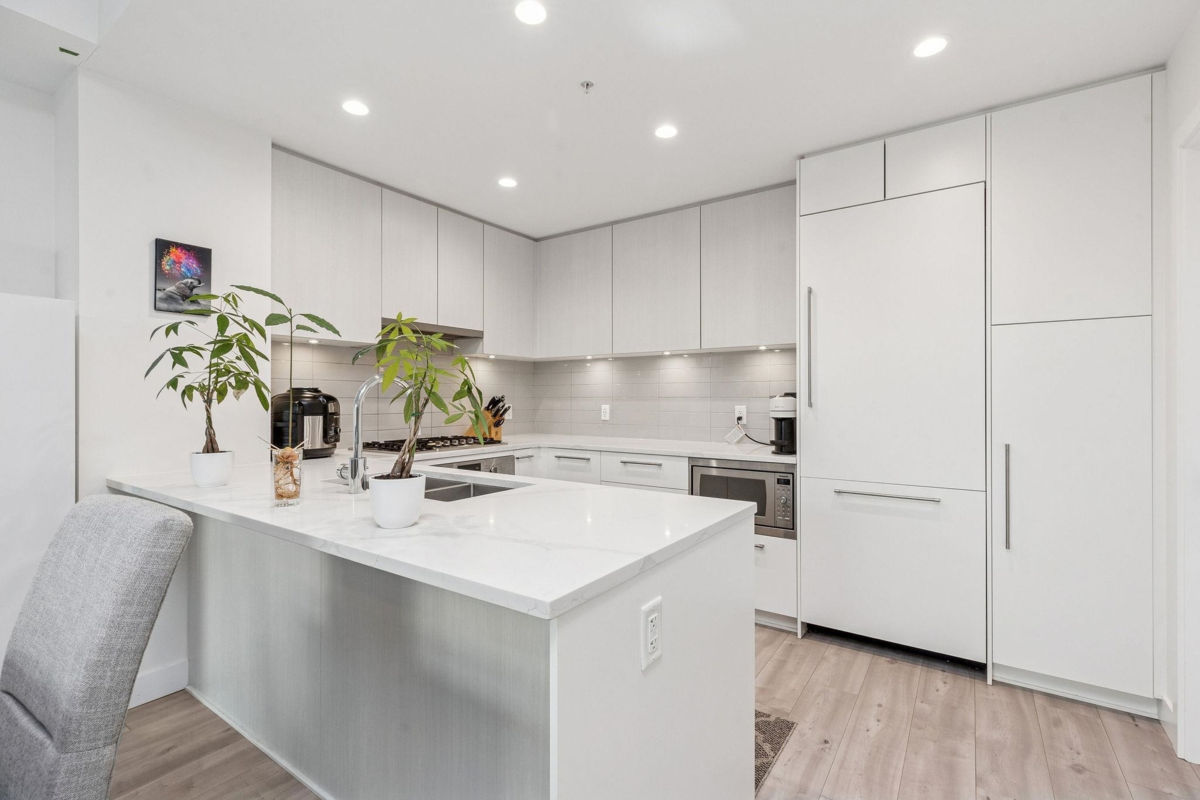 Kitchen Photo of 266 2035 Glenaire Drive, North Vancouver, BC