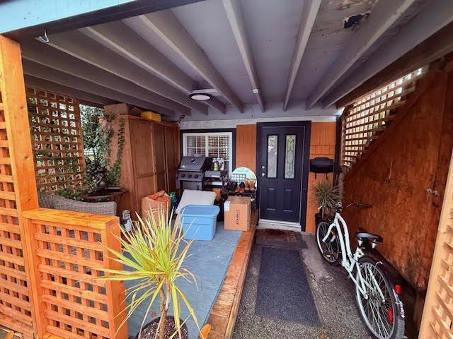 Basement Recreation Room Photo of 982 Keil Street, White Rock, BC