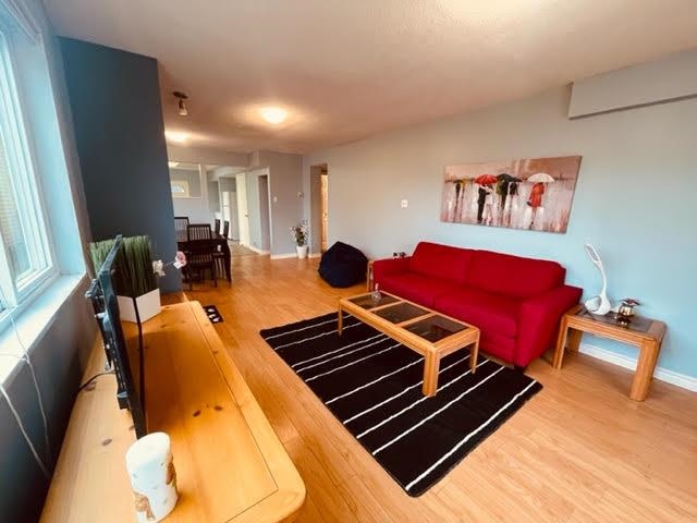 Dining Area Photo of 982 Keil Street, White Rock, BC