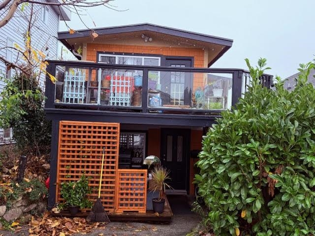 Exterior Front Photo of 982 Keil Street, White Rock, BC