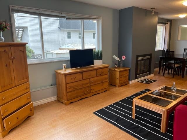 Family Room Photo of 982 Keil Street, White Rock, BC