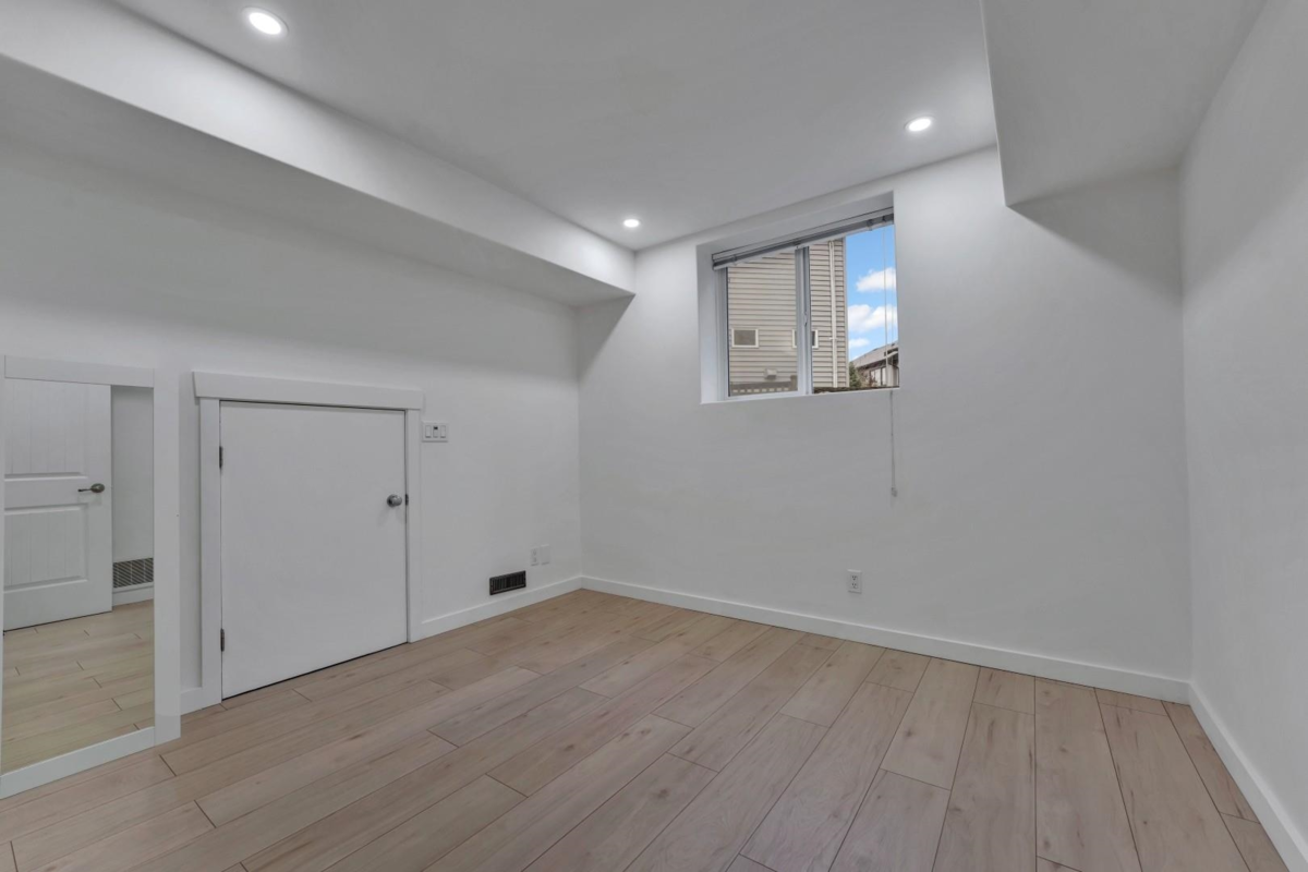 Front Yard Photo of 15100 61 Avenue, Surrey, BC