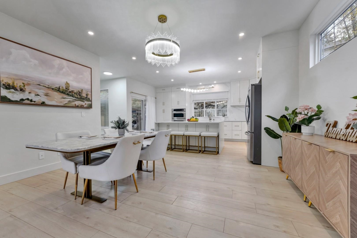 Kitchen Island Photo of 15100 61 Avenue, Surrey, BC