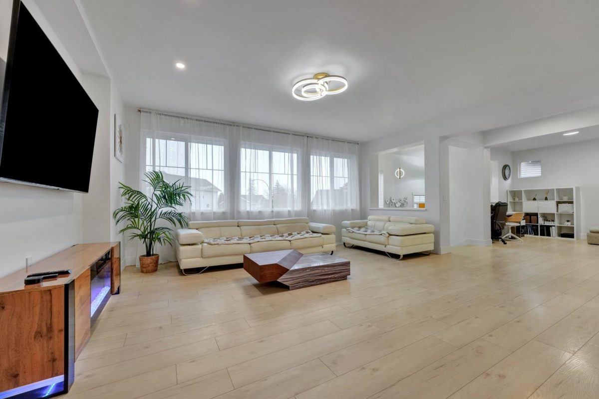 Living Room Photo of 15100 61 Avenue, Surrey, BC