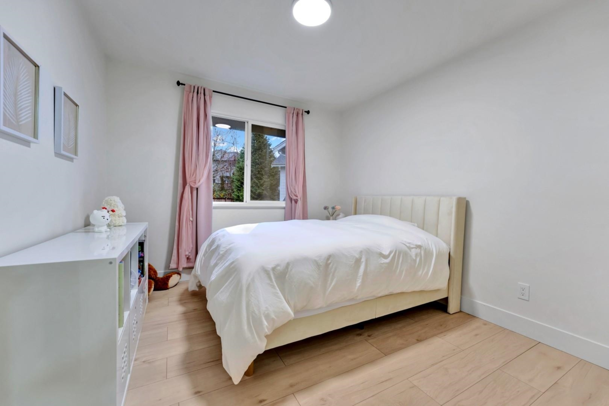 Mudroom Photo of 15100 61 Avenue, Surrey, BC