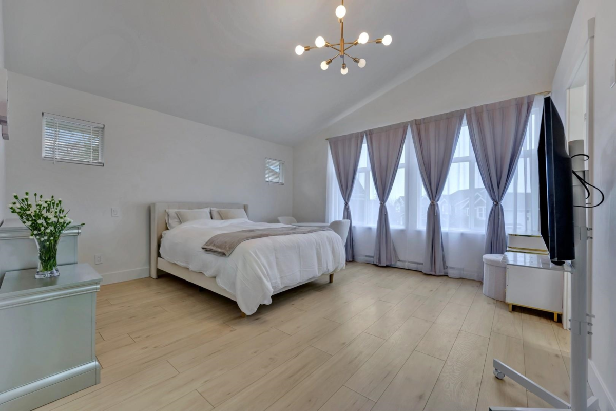 Powder Room Photo of 15100 61 Avenue, Surrey, BC