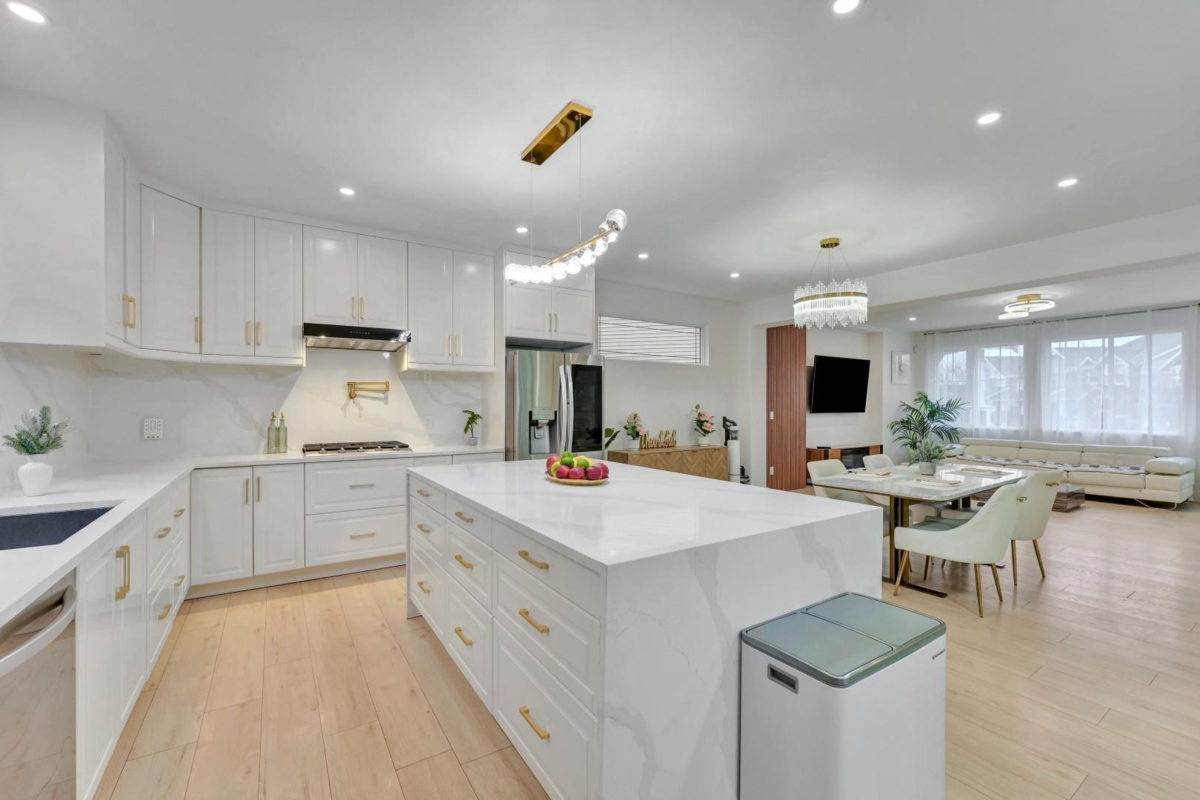 Primary Bathroom Photo of 15100 61 Avenue, Surrey, BC