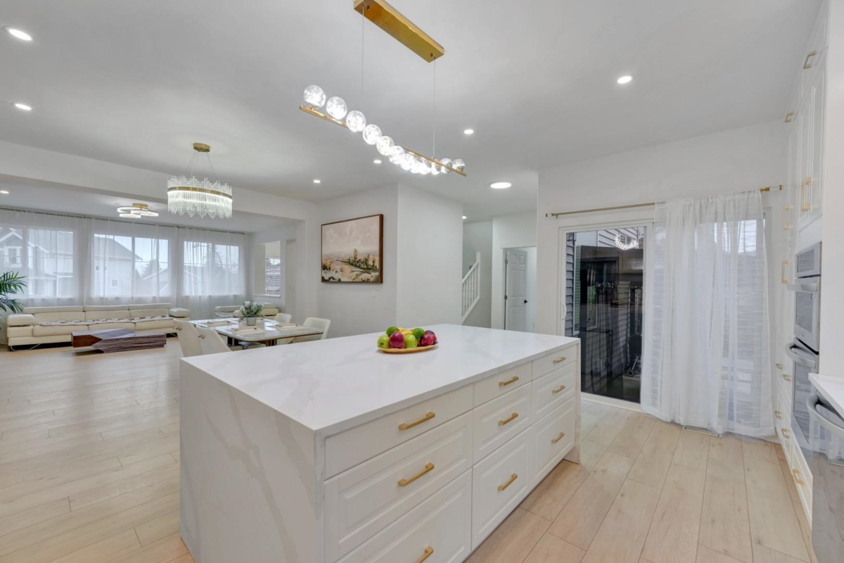 Walk-In Closet Photo of 15100 61 Avenue, Surrey, BC