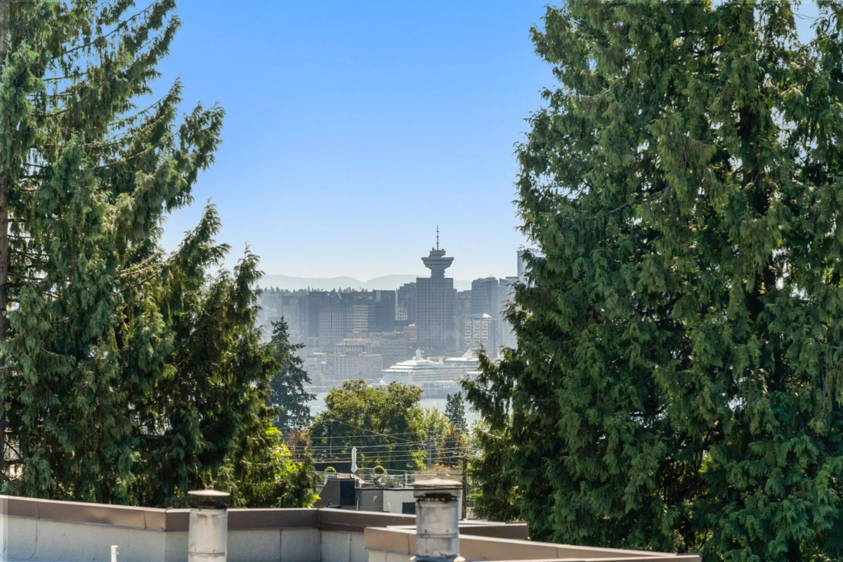 Breakfast Nook Photo of 309 135 W 21st Street, North Vancouver, BC