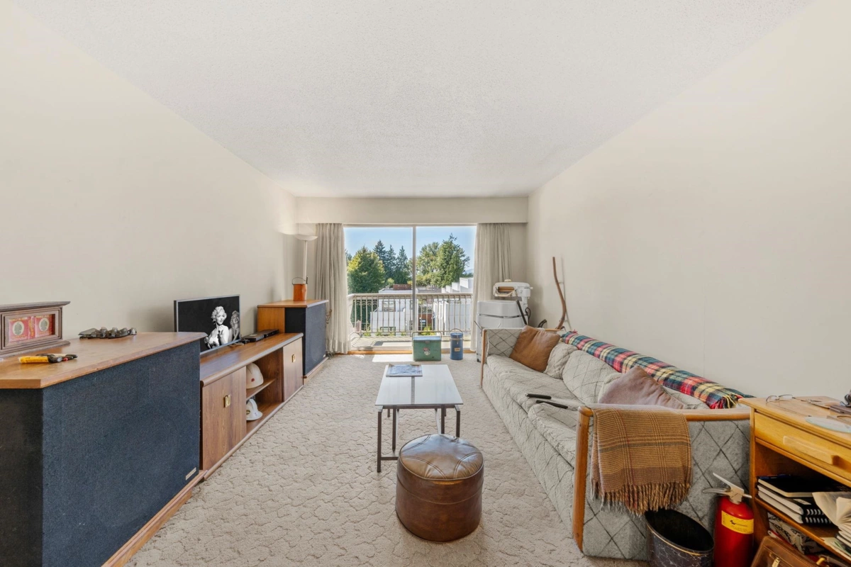 Dining Area Photo of 309 135 W 21st Street, North Vancouver, BC