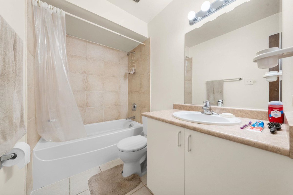 Entry Foyer Photo of 309 135 W 21st Street, North Vancouver, BC