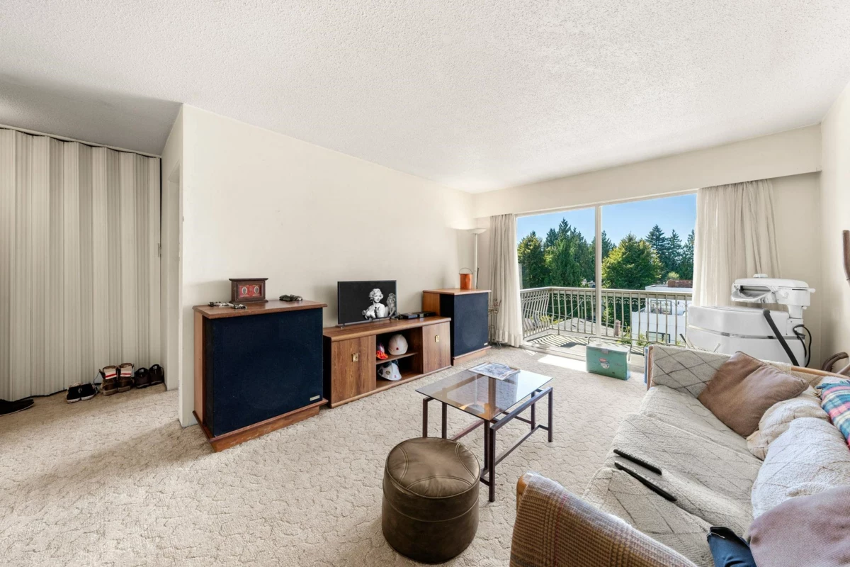 Family Room Photo of 309 135 W 21st Street, North Vancouver, BC
