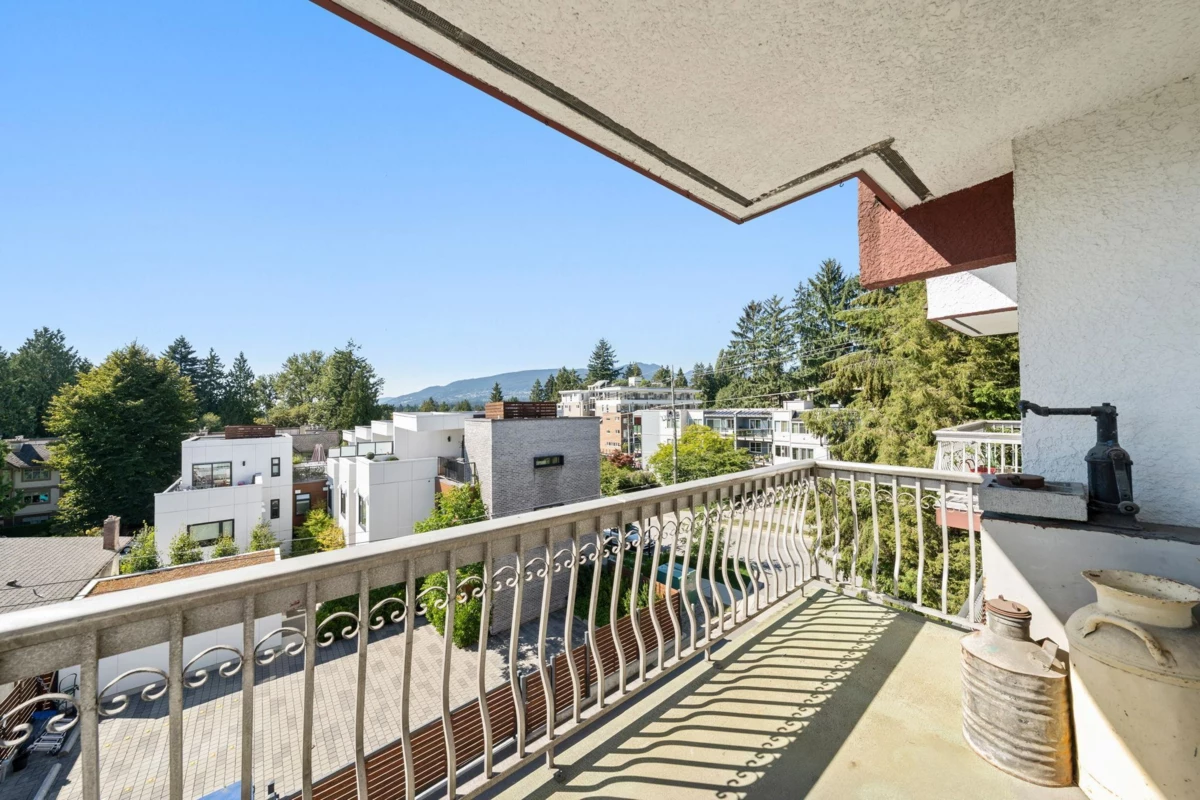 Kitchen Photo of 309 135 W 21st Street, North Vancouver, BC
