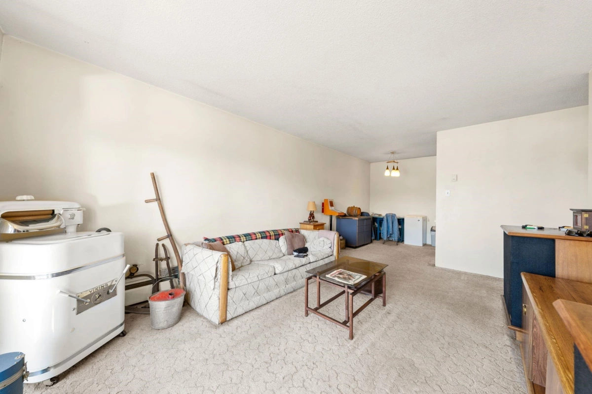 Walk-In Closet Photo of 309 135 W 21st Street, North Vancouver, BC