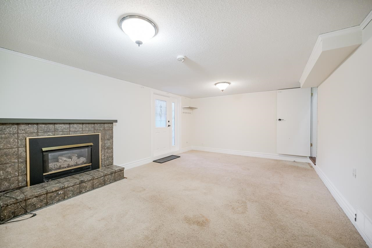 Entry Foyer Photo of 10042 Fairbanks Crescent, Chilliwack, BC
