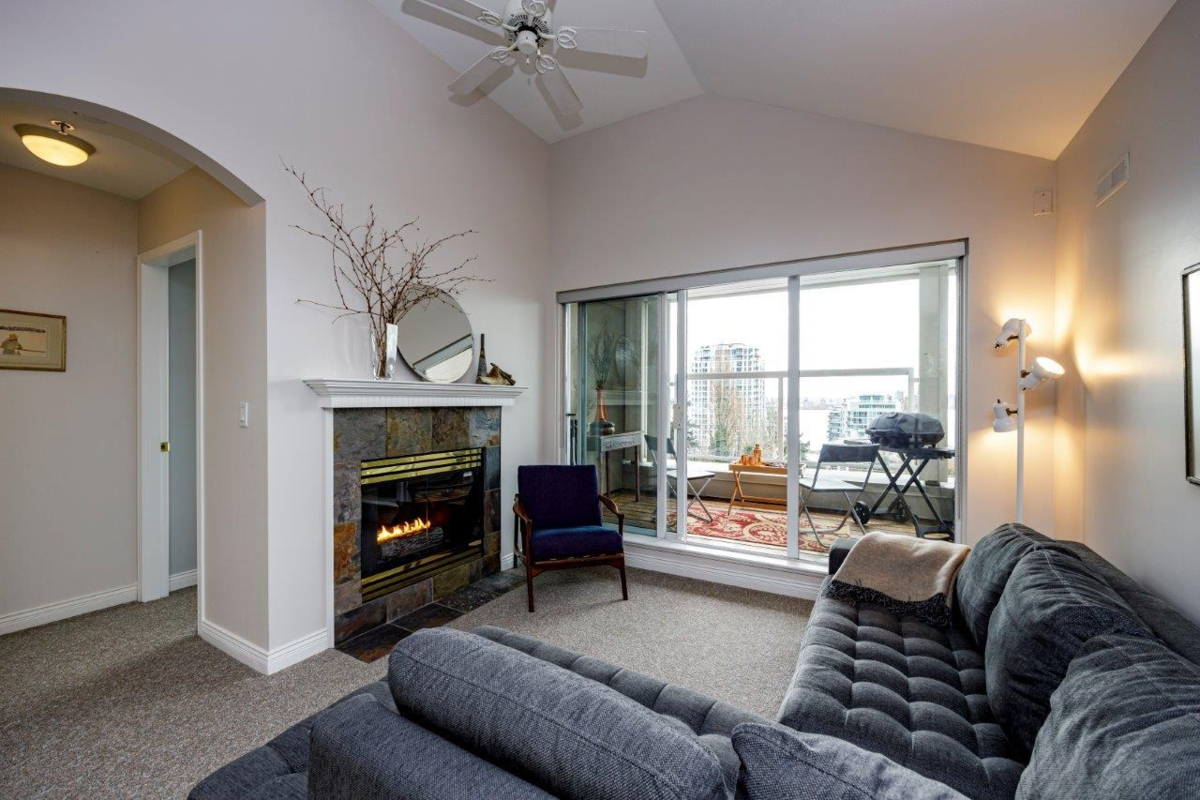 Breakfast Nook Photo of 410 155 E 3rd Street, North Vancouver, BC