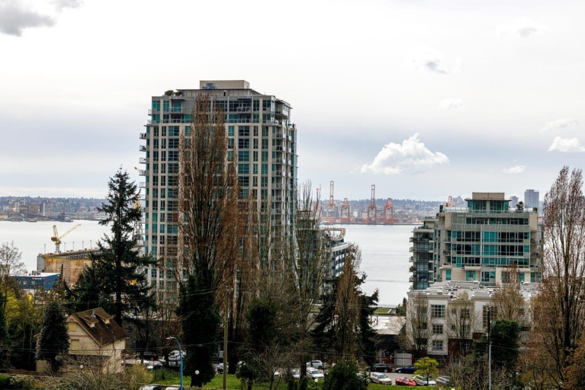 Entry Foyer Photo of 410 155 E 3rd Street, North Vancouver, BC