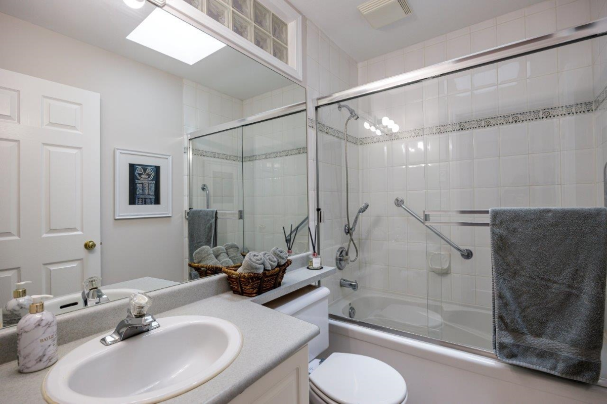 Guest Bathroom Photo of 410 155 E 3rd Street, North Vancouver, BC