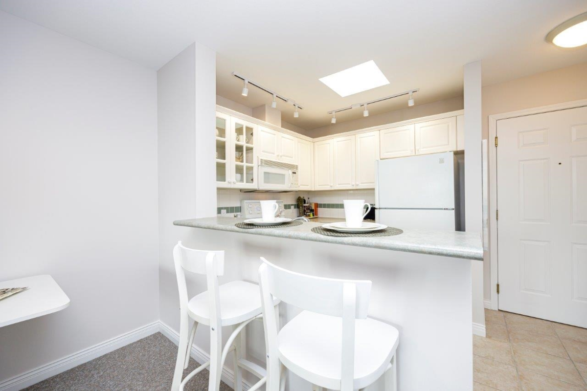 Kitchen Island Photo of 410 155 E 3rd Street, North Vancouver, BC