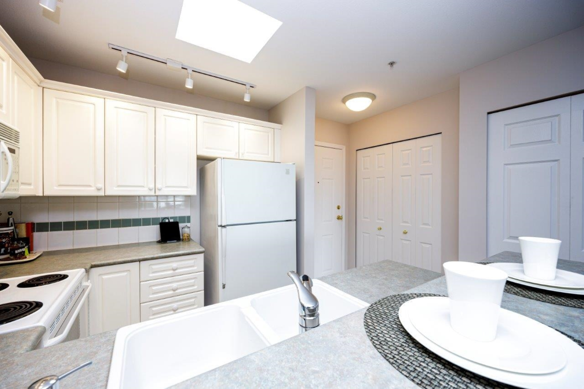 Mudroom Photo of 410 155 E 3rd Street, North Vancouver, BC