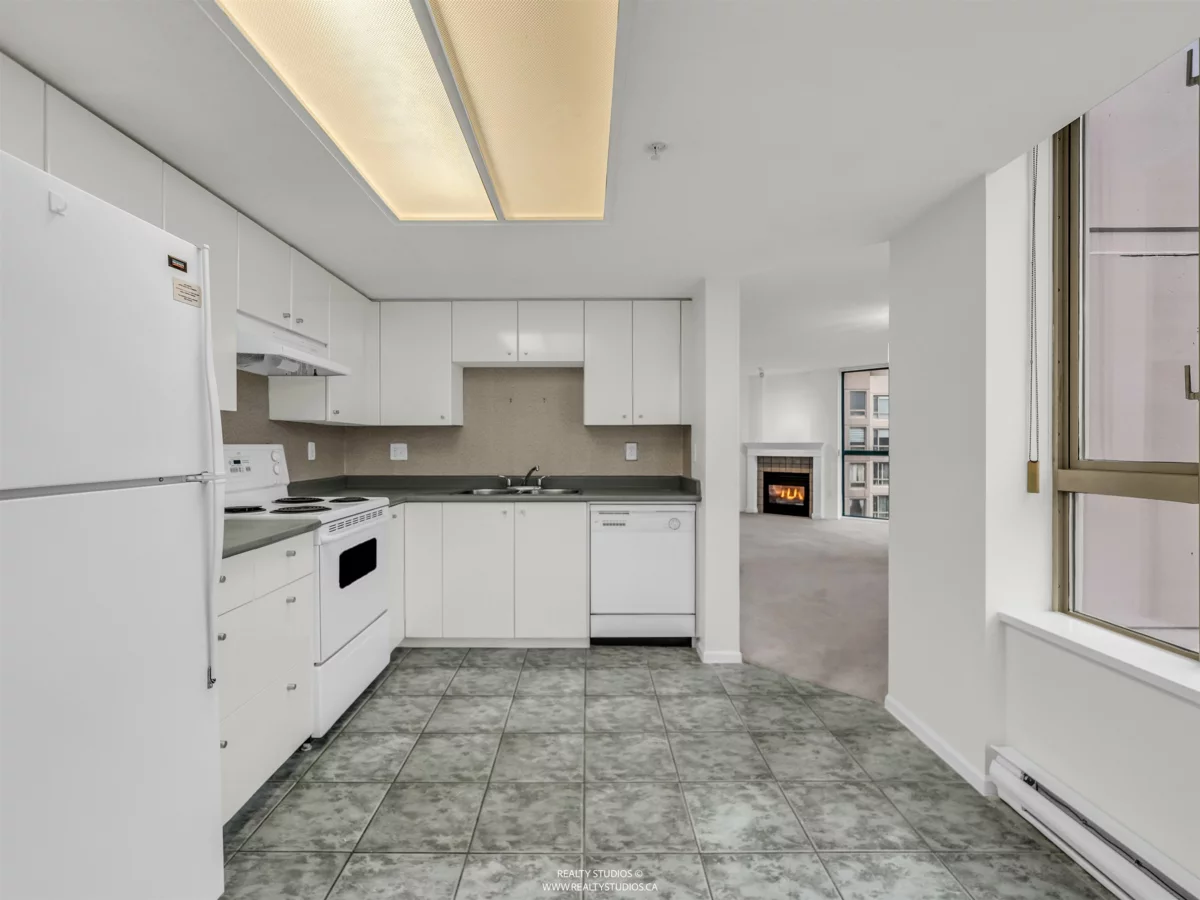 Entry Foyer Photo of 907 1196 Pipeline Road, Coquitlam, BC