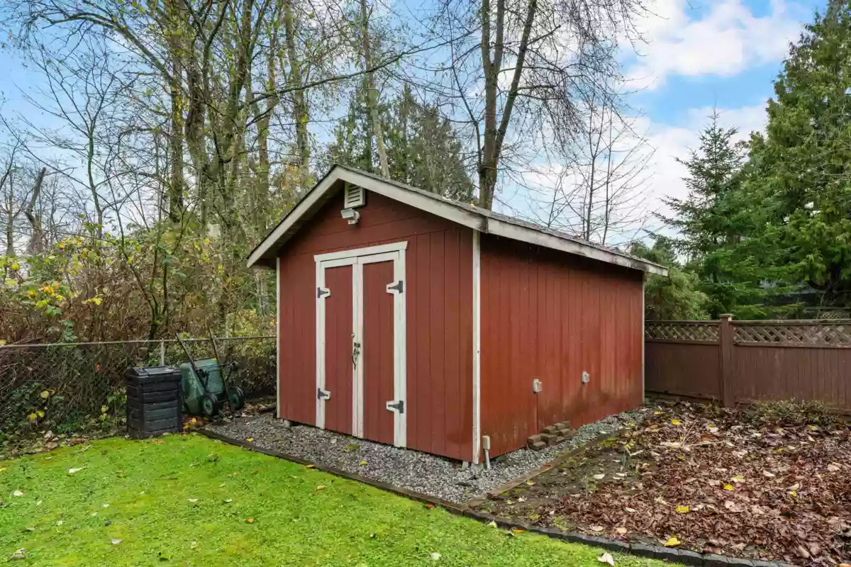 Swimming Pool Photo of 5259 197a Street, Langley, BC