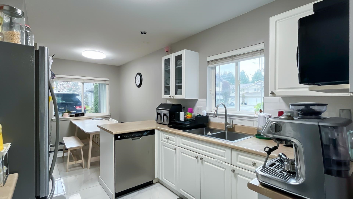 Breakfast Nook Photo of 315 16233 82 Avenue, Surrey, BC