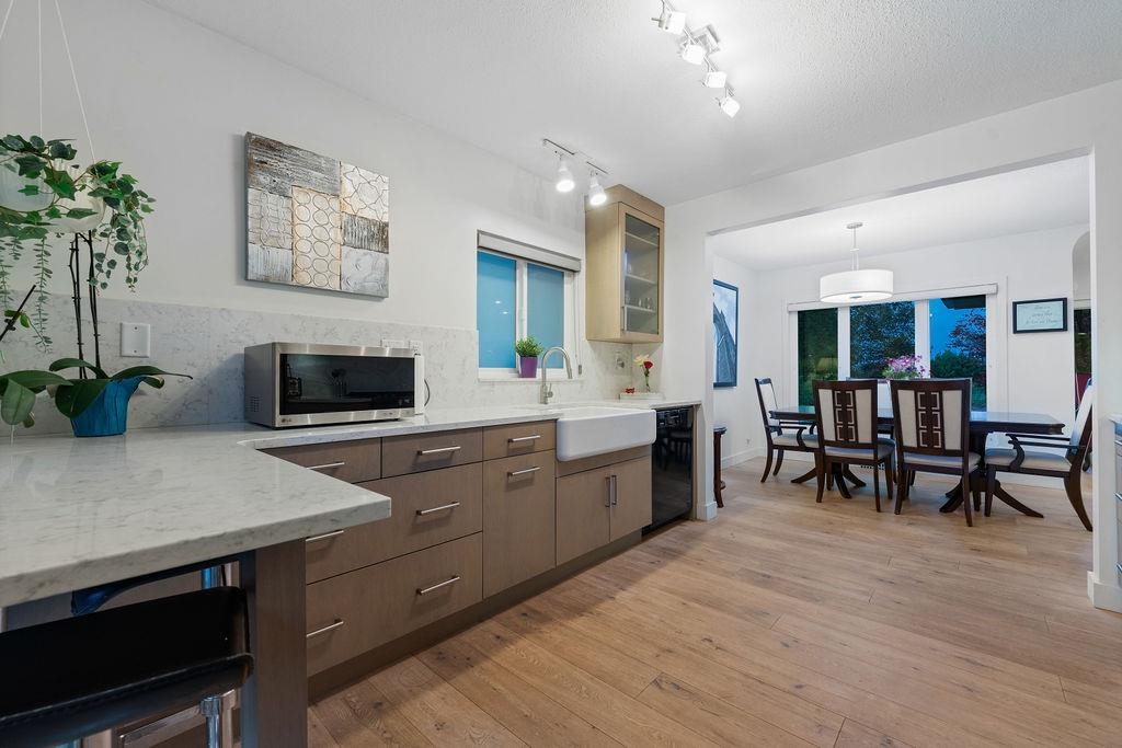 Kitchen Island Photo of 1436 Grand Boulevard, North Vancouver, BC