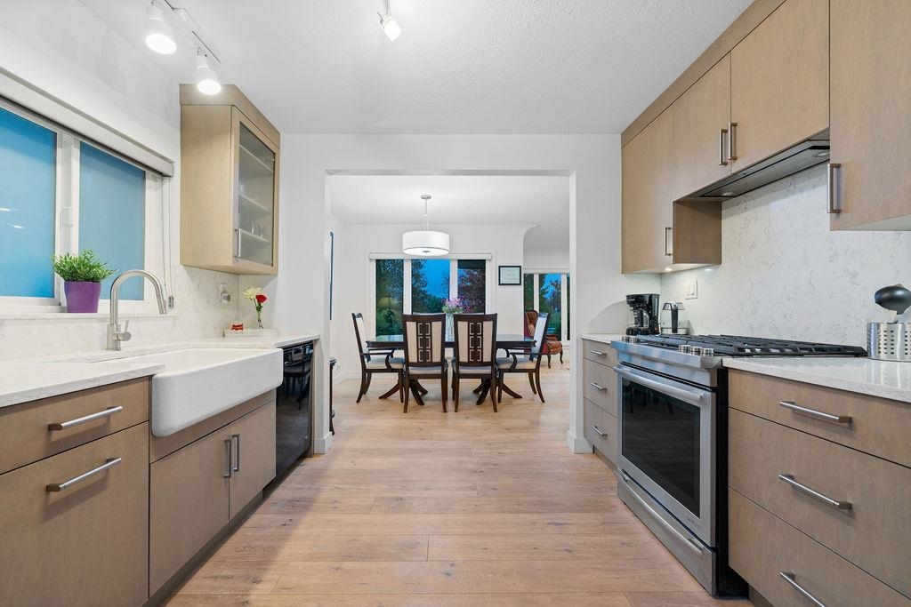 Kitchen Photo of 1436 Grand Boulevard, North Vancouver, BC