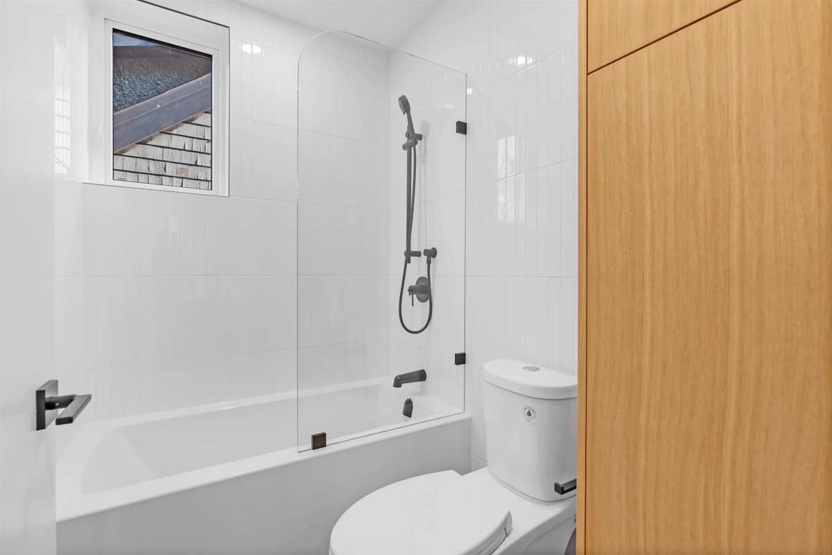 Basement Recreation Room Photo of 2 2764 W 14th Avenue, Vancouver, BC