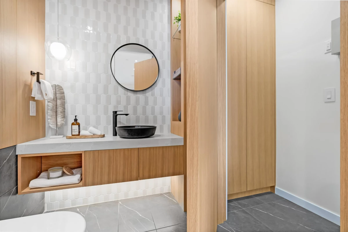 Guest Bathroom Photo of 2 2764 W 14th Avenue, Vancouver, BC