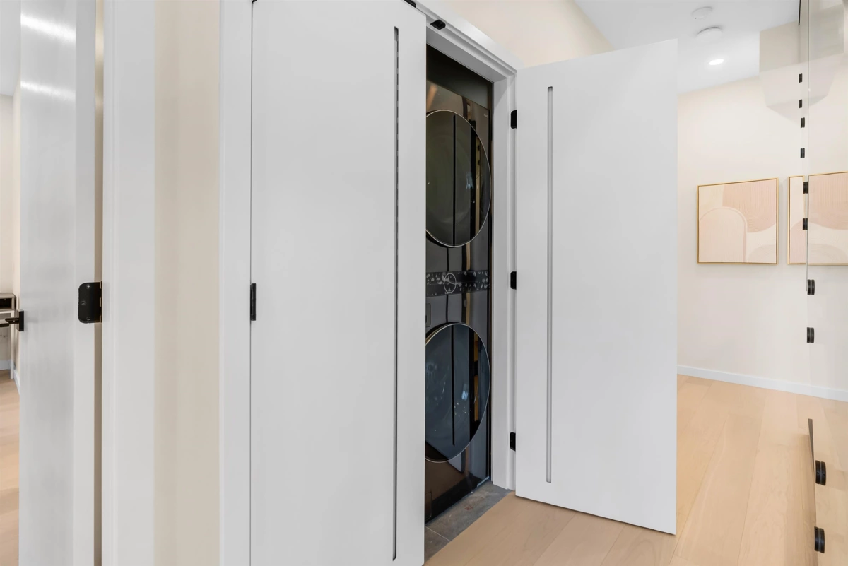 Hallway Photo of 2 2764 W 14th Avenue, Vancouver, BC