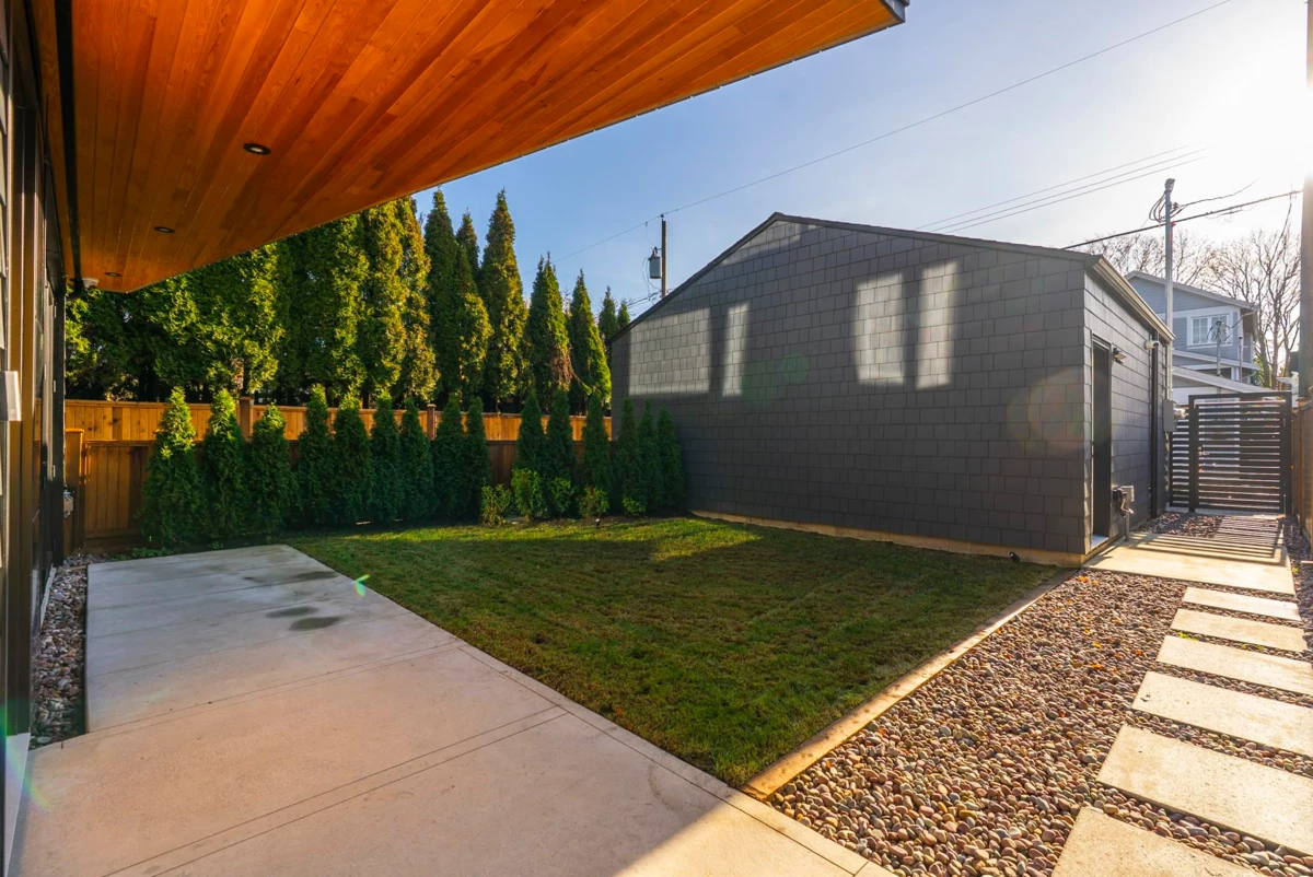 Hot Tub / Spa Photo of 2 2764 W 14th Avenue, Vancouver, BC