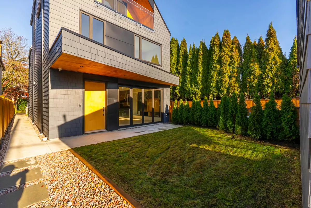 Swimming Pool Photo of 2 2764 W 14th Avenue, Vancouver, BC