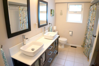 Guest Bathroom Photo of 21776 Mountainview Crescent, Maple Ridge, BC