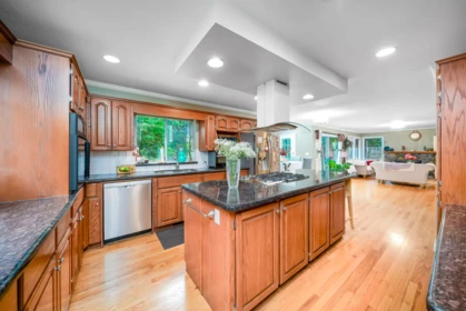 Basement Recreation Room Photo of 14872 25a Avenue, Surrey, BC