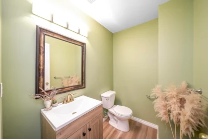 Laundry Room Photo of 14872 25a Avenue, Surrey, BC