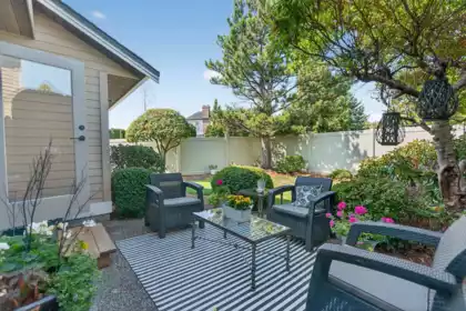 Garden / Landscaping Photo of 116 15121 19 Avenue, Surrey, BC