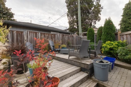 Backyard Photo of 220 E 40th Avenue, Vancouver, BC